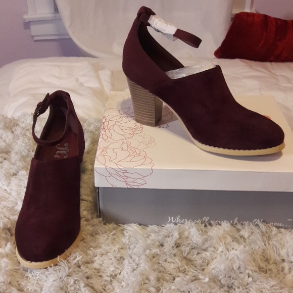 Shoes - JG Wine Booties